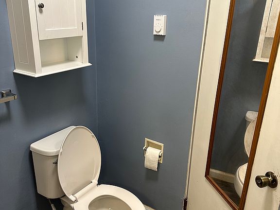 4th image of 39 Roosevelt Ave #2