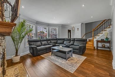 3rd image of 3042 N 77th Ct