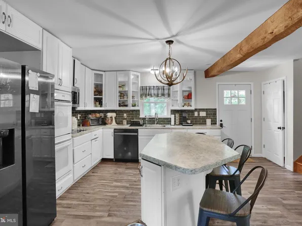 986 Golf Course Rd, Birdsboro, PA 19508
