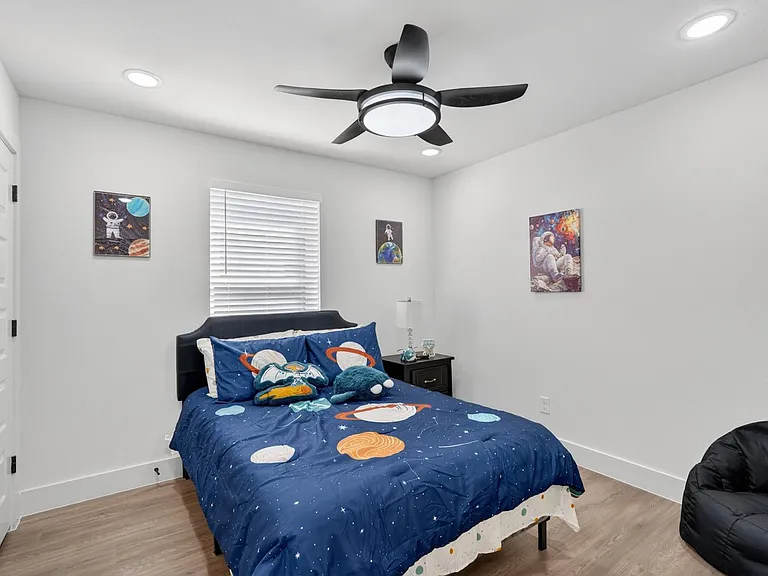 2404 Dyson St — Photo 10