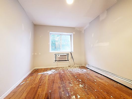 4th image of 81B Hart St #1
