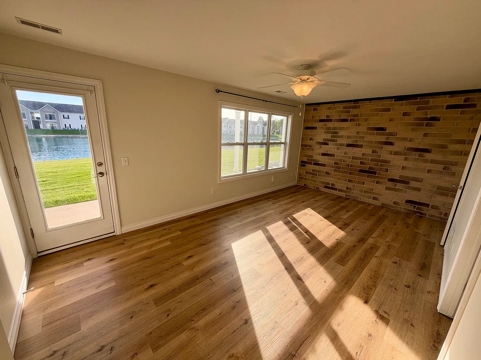 4711 Lakeside Dr — Photo 3
