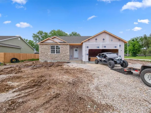 402 N 3rd St, New Florence, MO 63363