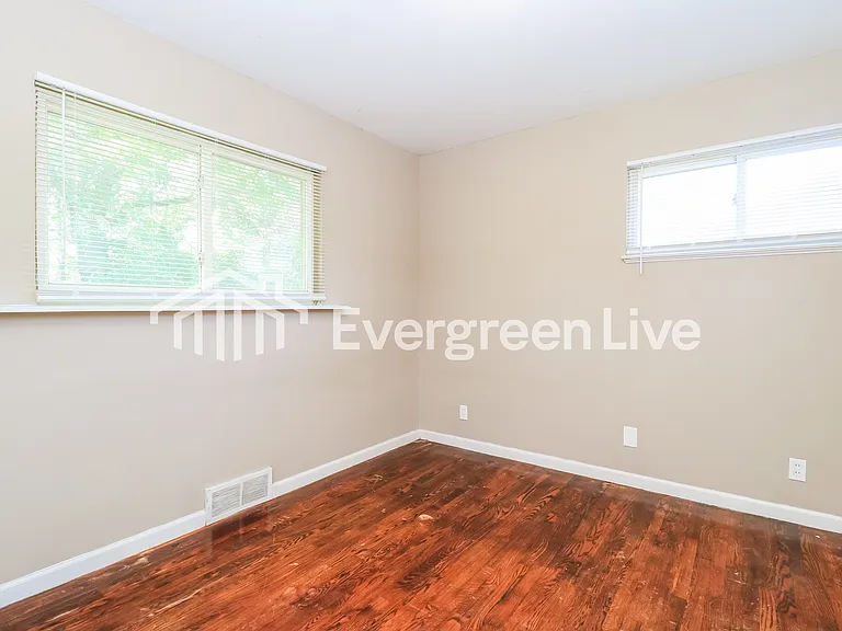 8366 Gladys Dr — Photo 7