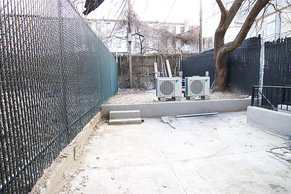 Rented by Nooklyn NYC LLC | media 9