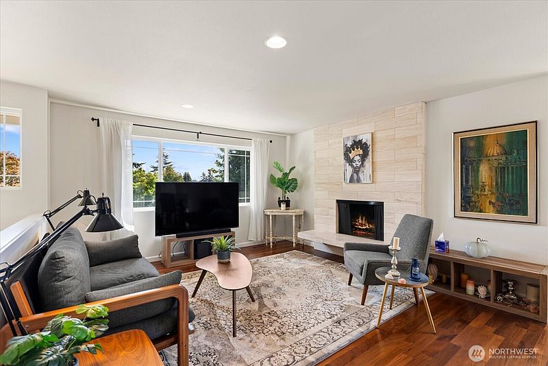 5th image of 7957 30th Avenue SW