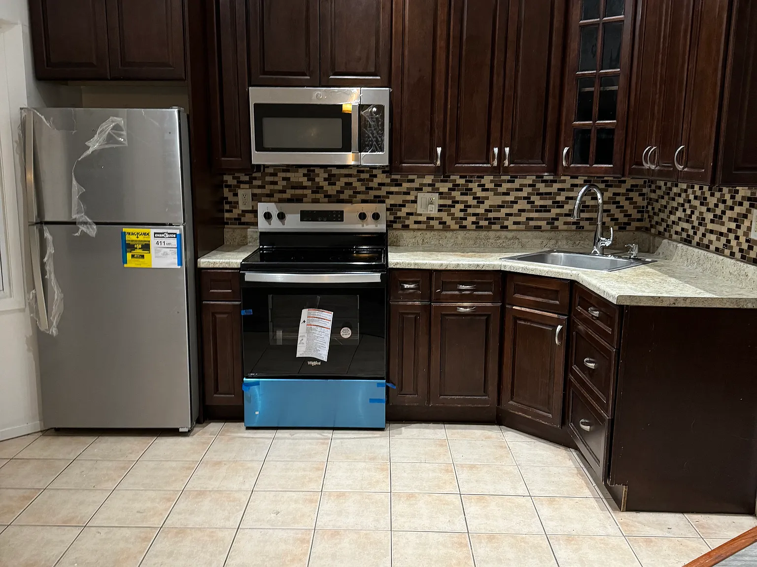 3 bed, 1100 sqft, $3,000 — Photo 3