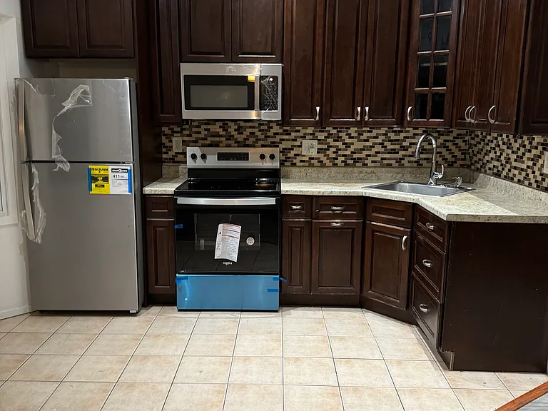 73 Montgomery Ave #1RST — Photo 3