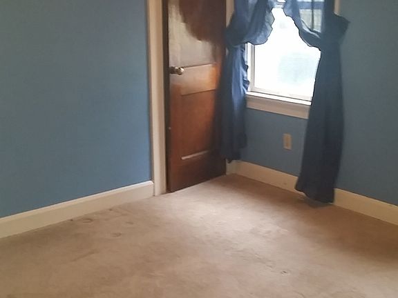 3rd image of 10403 Plymouth Ave
