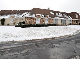 2520 E Hartford Ct, Arlington Heights, IL 60004