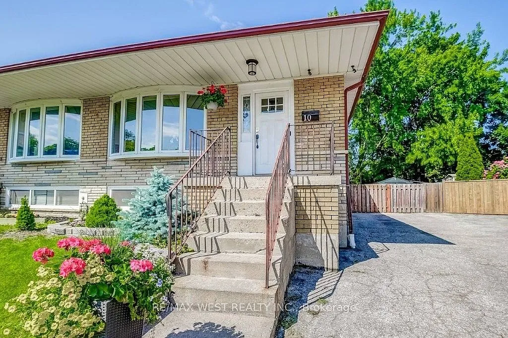 4 bed, $3,900 — Photo 1