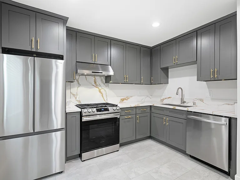 623 E Chevy Chase Dr #C — Photo 9
