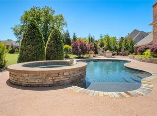 3 S Sherwood Dr, Rogers, AR 72758