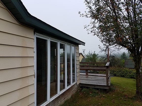 side view back showing deck