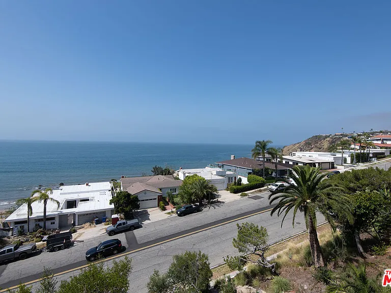 18063 Coastline Dr — Photo 8