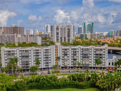 (Undisclosed Address), Hallandale, FL, 33009