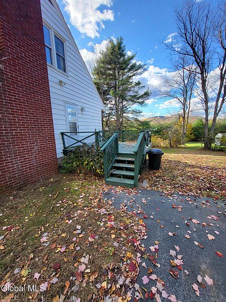 5th image of 423 Lake Avenue