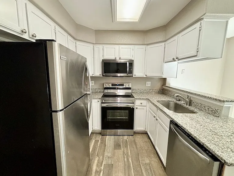 1044 S Paris Ct — Photo 4