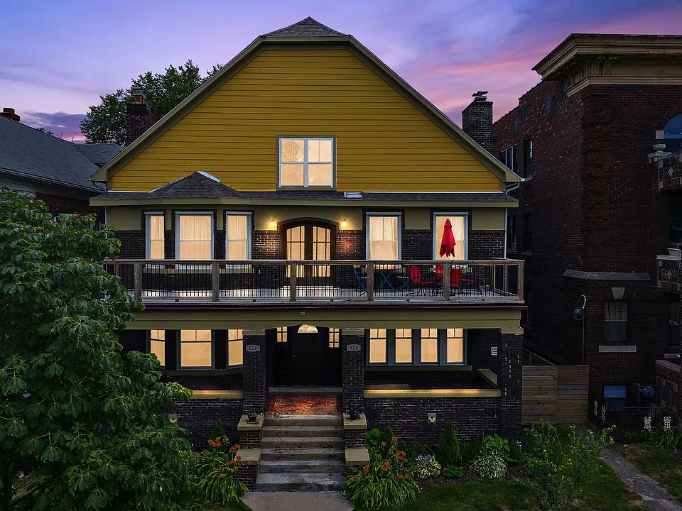 524-526 Kirby St E