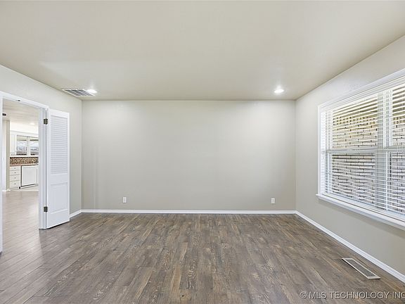 3rd image of 8122 E 31st Pl
