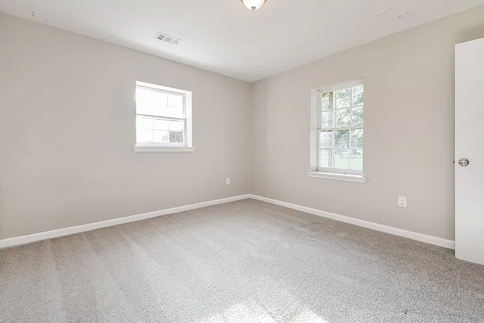 5 bed, 2.0 bath, 2184 sqft, $2,045 — Photo 3
