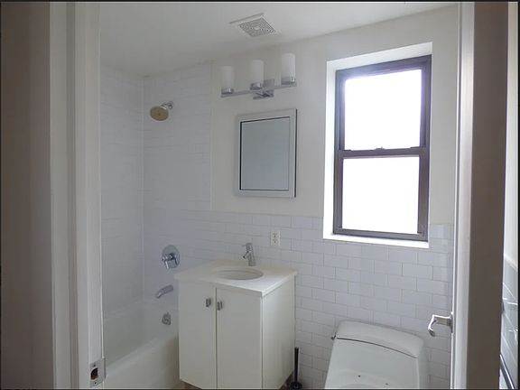 4th image of 145 Mulberry St #Penthouse E