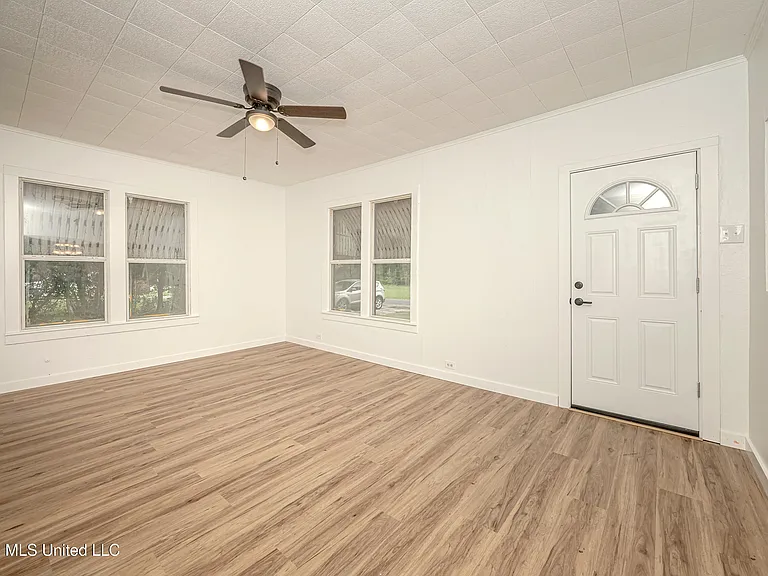 4406 Richard St — Photo 18