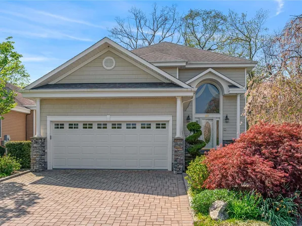 80 Redan Drive, Smithtown, NY 11787