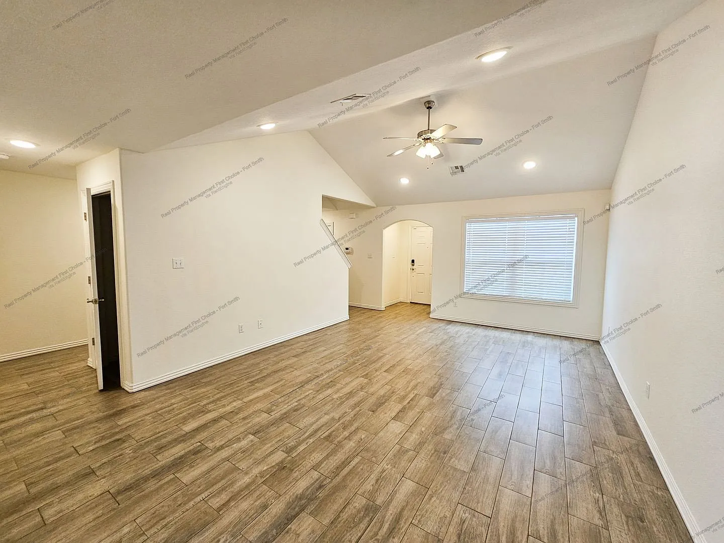 3 bed, 2.5 bath, 1650 sqft, $1,649 — Photo 3