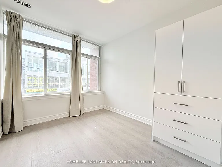 414 Dundas St W #201 — Photo 10