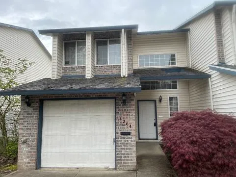 4264 SE Oak St — Photo 1