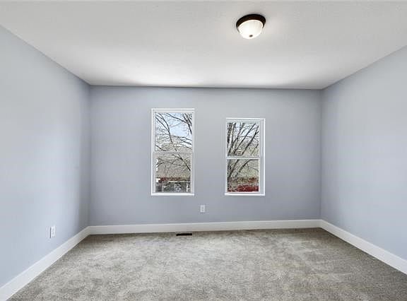 5th image of 909 Kansas Ave