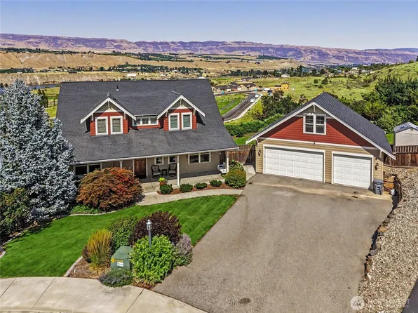 2610 Tuscany Lane, Malaga, WA 98828