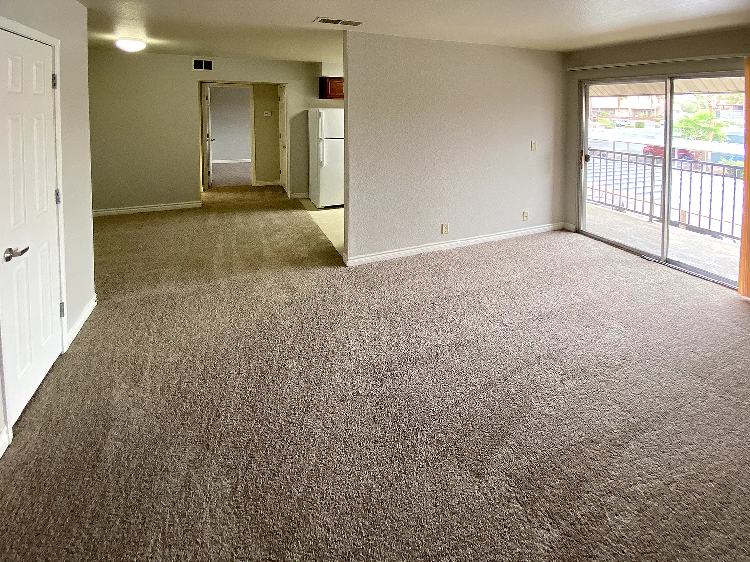 1 bed, 700 sqft, $1,050 — Photo 2