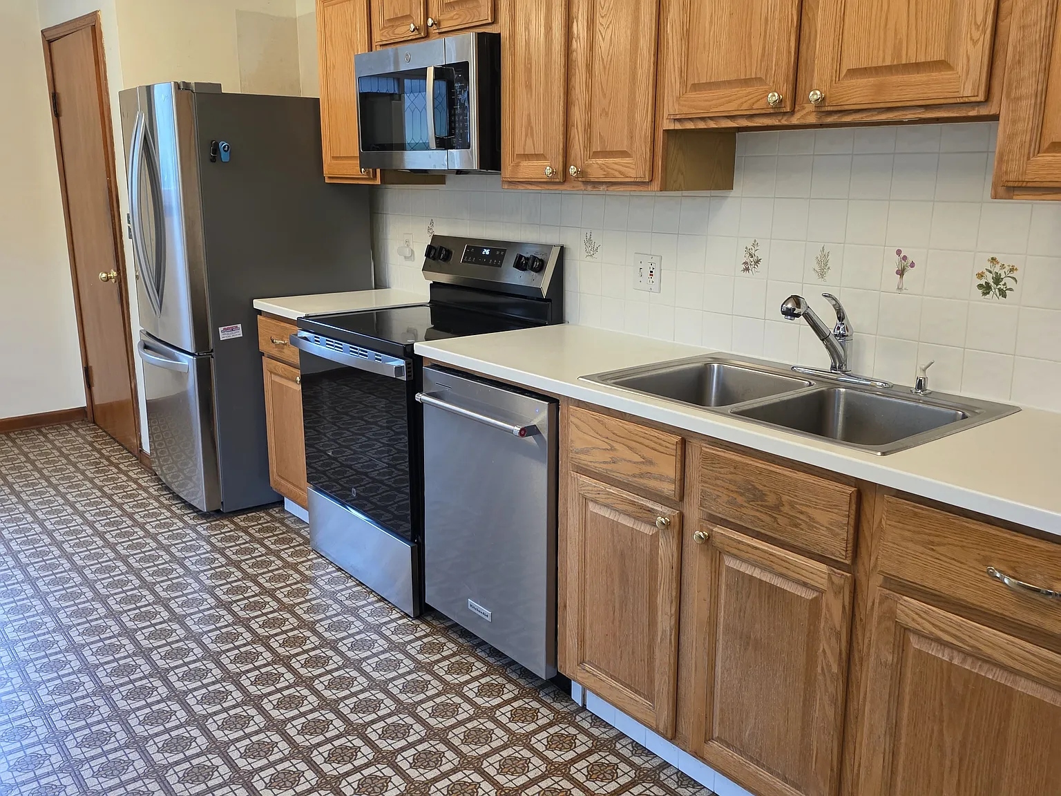 4 bed, 2000 sqft, $2,000 — Photo 3