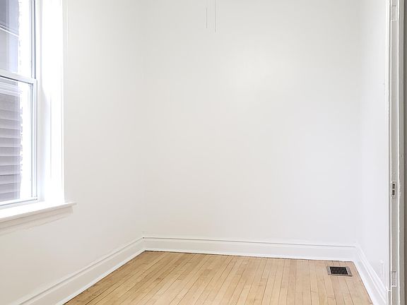 3rd image of 3634 S Hermitage Ave APT 1