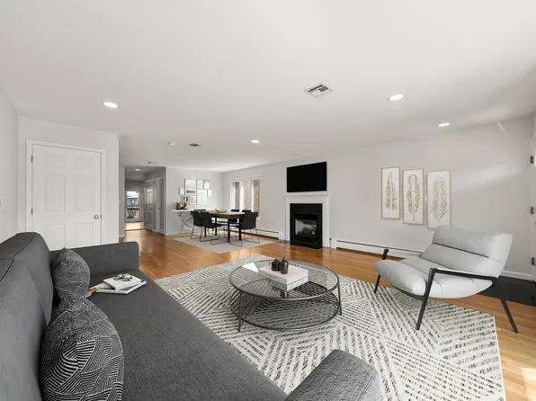 229 Franklin Avenue image 2 of 27