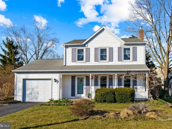 325 Hemlock Ln, New Holland, PA 17557