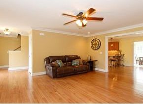 4th image of 2297 Iris Dr