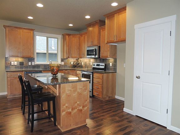 2nd image of 10807 NE 88th St