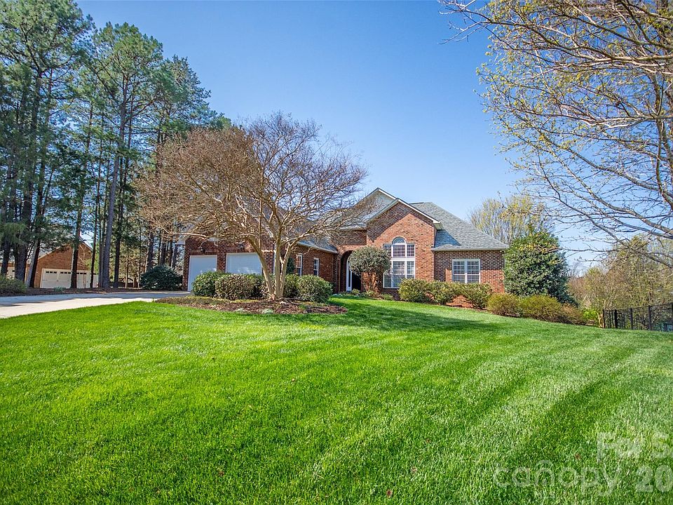 1st image of 110 Buckthorn Ct