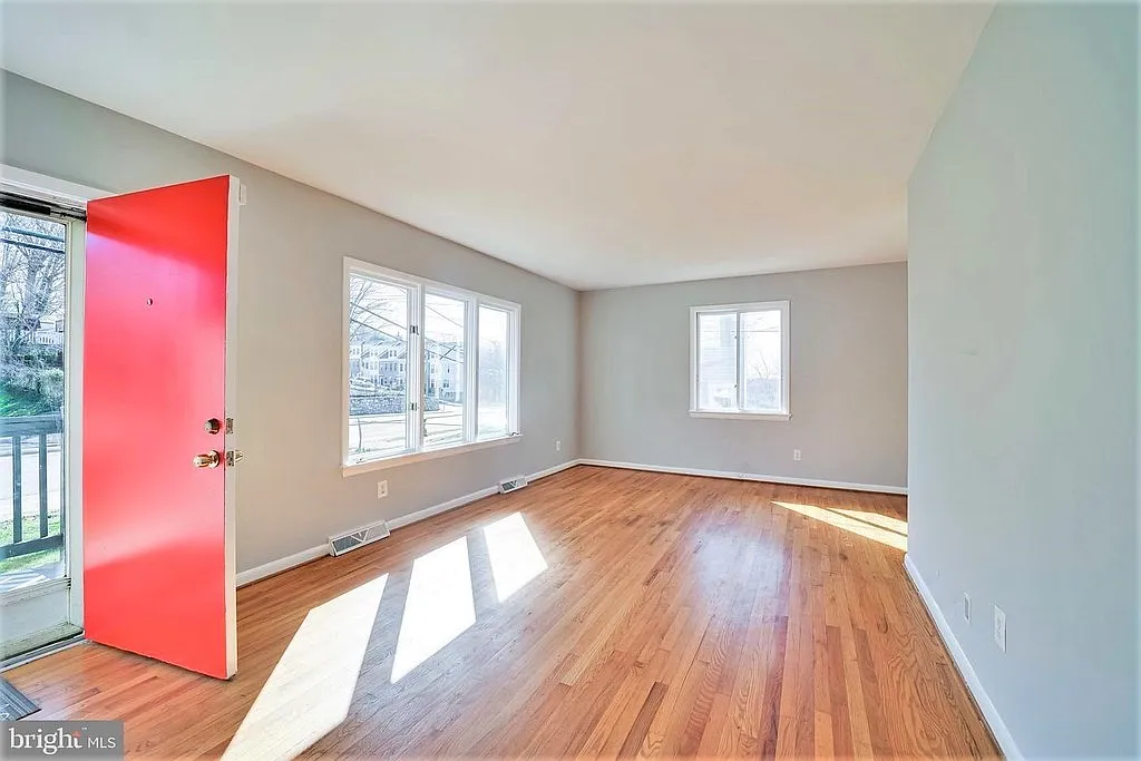 1 bed, 1300 sqft, $1,450 — Photo 3