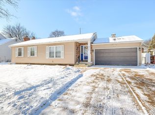 317 Oakwood Dr, Flushing, MI