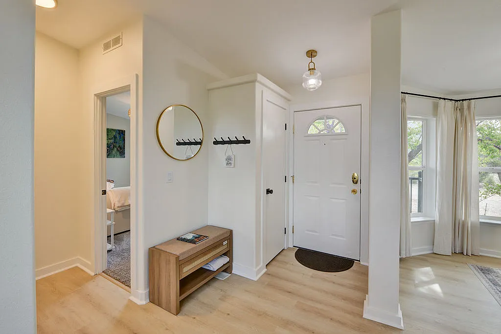 3 bed, 1456 sqft, $3,200 — Photo 1