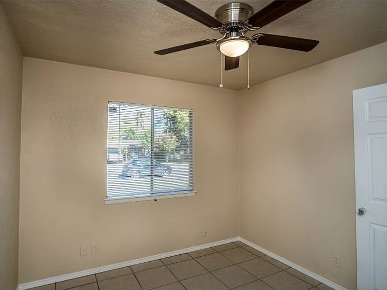 6916 Shady Grove Dr — Photo 15