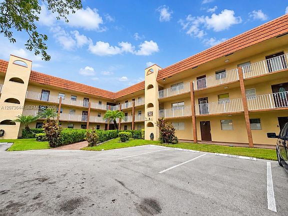 3rd image of 2801 N Pine Island Rd APT 208