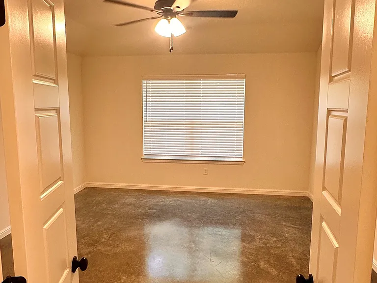 401 E Allen Ave — Photo 4