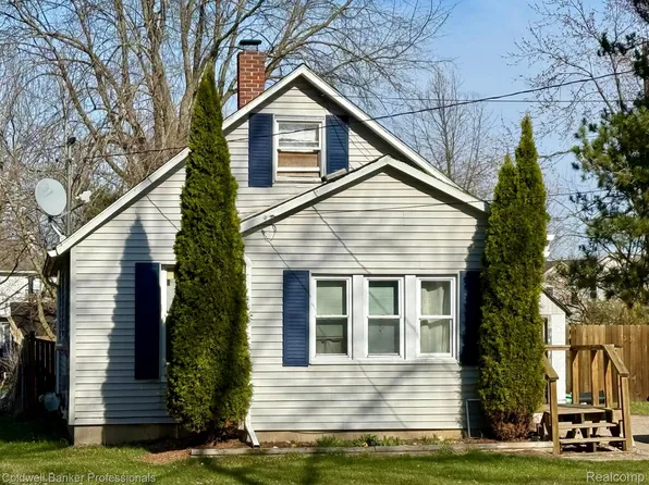 427 S Lemen St, Fenton, MI 48430