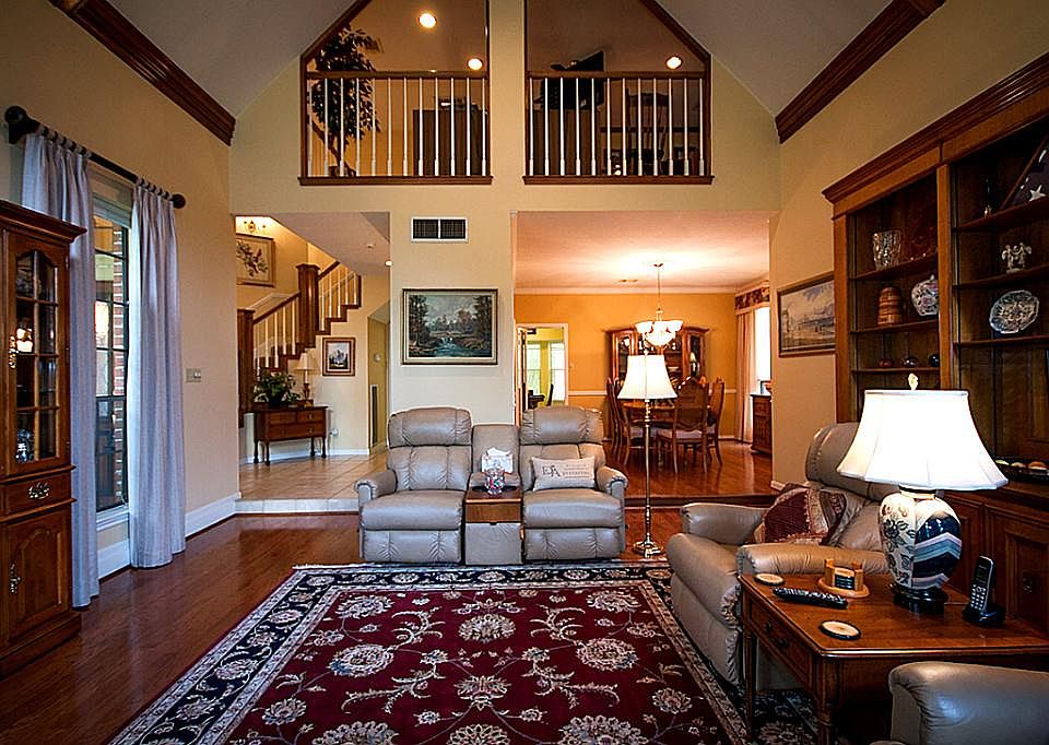 1st image of 1115 Woodland Ct