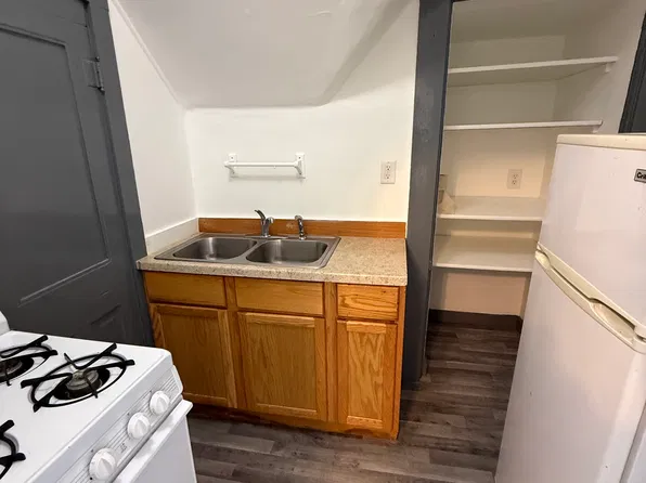 1143 G St #4, Lincoln, NE 68508